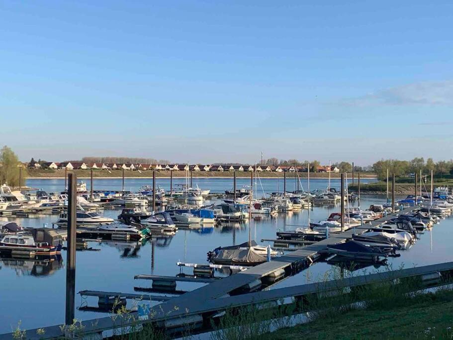 Luxus Chalet Waterfront Lathum Buitenkant foto