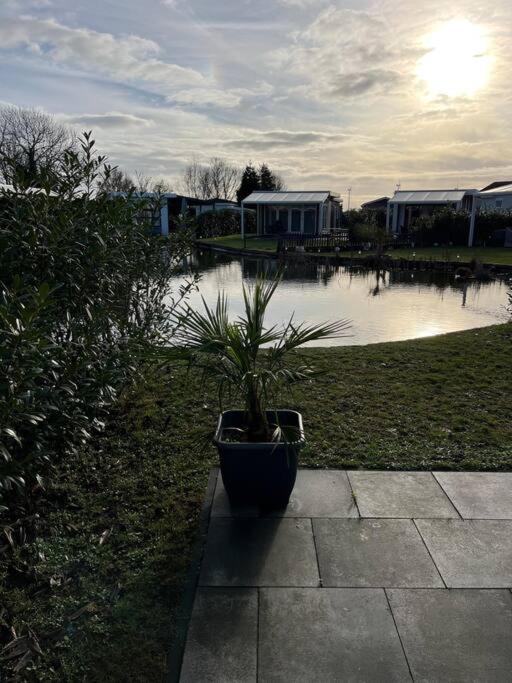 Luxus Chalet Waterfront Lathum Buitenkant foto